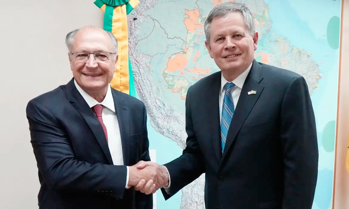 Alckmin recebe senador estadunidense aliado de Trump