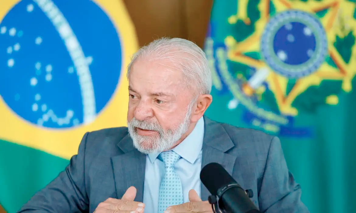 Presidente Lula vai a SP para tirar excesso de pele na cabeça e tratar tendinite