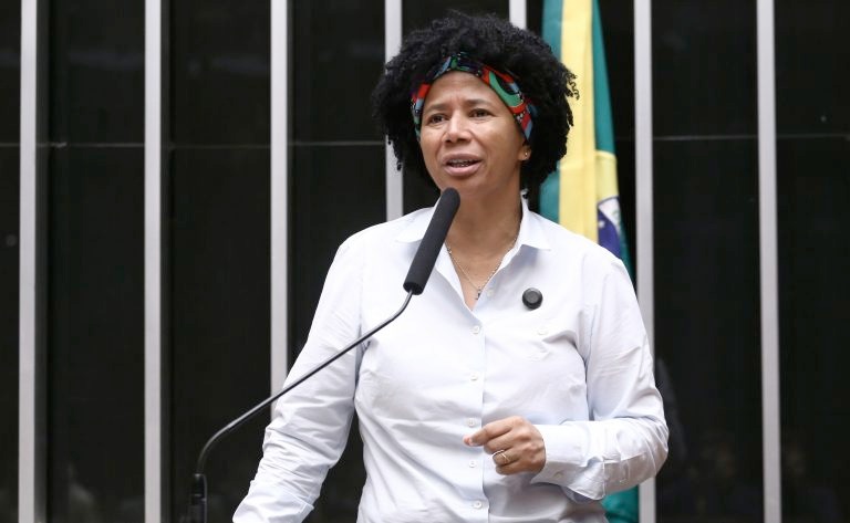 PL garante alimentação gratuita para acompanhante de paciente em quimioterapia ou hemodiálise, relatora Silvia Cristina 