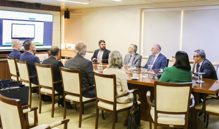 Superintendente Nacional da Caixa apresenta no TRF4 pagamento de custas com cartão